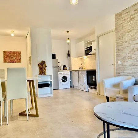 Temple Luxe- By Gc - Balneo - Jardin- Wifi - Parking Prive Securise 아파트