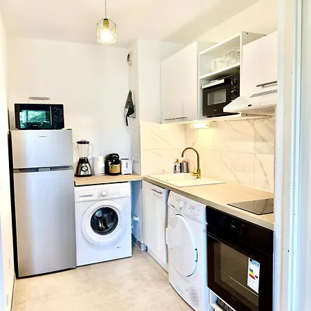 Temple Luxe- By Gc - Balneo - Jardin- Wifi - Parking Prive Securise 아파트 *