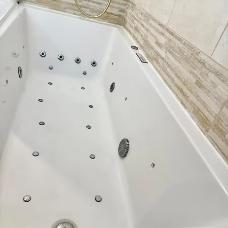 Temple Luxe- Balneo Et Jardin, Wifi, Parking Prive Securise *