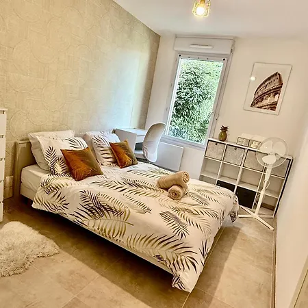 Temple Luxe- By Gc - Balneo - Jardin- Wifi - Parking Prive Securise 아파트
