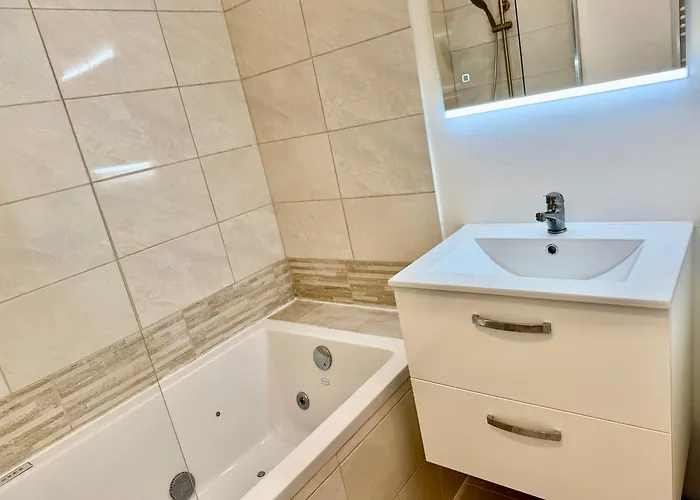 Temple Luxe- Balneo Et Jardin, Wifi, Parking Prive Securise Διαμέρισμα